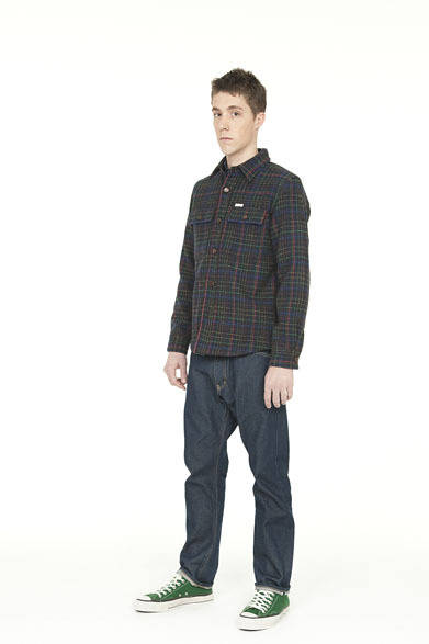 <strong>Smith ＆ Hardy</strong>　CPO ¥54,600, DENIM TROUSER ¥25,200