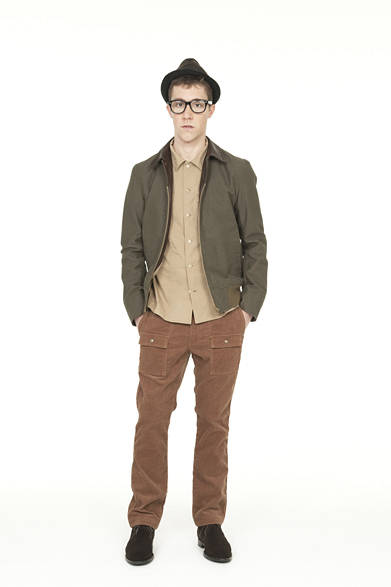 <strong>Smith ＆ Hardy</strong>　ZIPUP BLOUSON ¥79,800, YOKE SHIRT ¥29,400, CORDUROY BUDH TROUSER ¥24,150