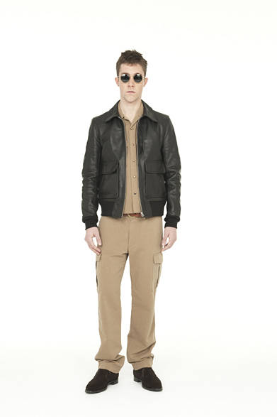 <strong>Smith ＆ Hardy</strong>　A2 BLOUSON ¥136,500, WORK SHIRT ¥27,300, CARGO TROUSER ¥29,400