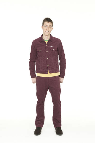 <strong>Smith ＆ Hardy</strong>　CORDUROY BLOUSON ¥29,400, COCKTAIL SWEAT SHIRT ¥19,500, CORDUROY TROUSER ¥23,100