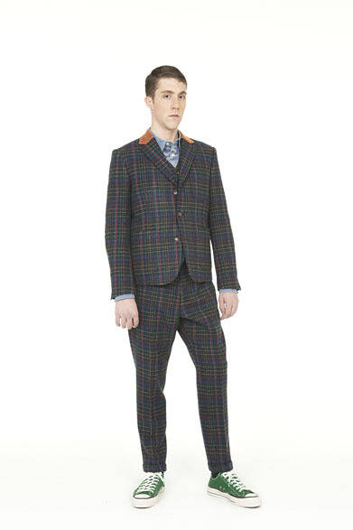 <strong>Smith ＆ Hardy</strong>　CHECK JACKET ¥91,350, CHECK VEST ¥42,000, CHAMBRAY DRESS SHIRT ¥22,050, CHECK TROUSER ¥39,900