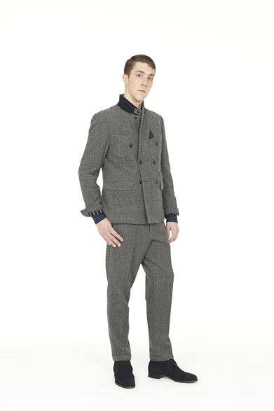 <strong>Smith ＆ Hardy</strong>　HOUND TOOTH DOUBLE BREASTED JACKET ¥89,250, HOUND TOOTH TROUSER ¥37,800