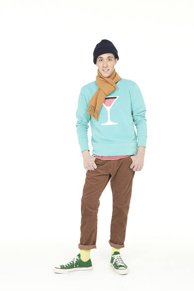 <strong>Smith ＆ Hardy</strong>　COCKTAIL SWEAT SHIRT ¥19,500, CORDUROY TROUSER ¥23,100