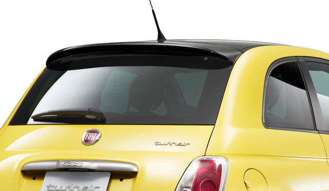 <strong>Fiat 500 TwinAir SPORT PLUS</strong><br />PLUS features a piano black painted roof