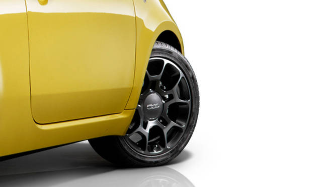 <strong>Fiat 500 TwinAir SPORT PLUS</strong><br />Exclusive matte black 16-inch alloy wheels