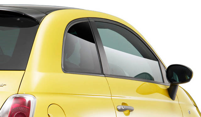 <strong>Fiat 500 TwinAir SPORT PLUS</strong><br />Privacy glass for the rear windows is another PLUS feature