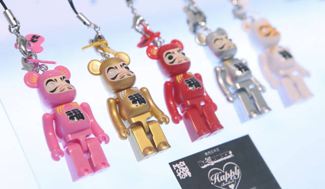 <strong>MEDICOM TOY</strong> BE@RBRICK TM & © 2001-2012 MEDICOM TOY CORPORATION. All rights reserved.