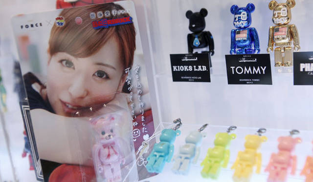<strong>MEDICOM TOY</strong> BE@RBRICK TM & © 2001-2012 MEDICOM TOY CORPORATION. All rights reserved.