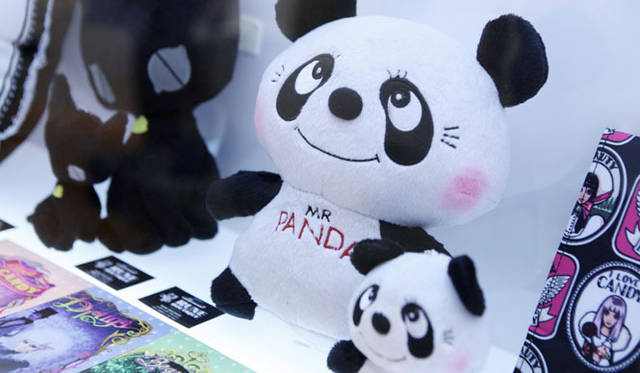 <strong>MEDICOM TOY</strong> © RUNE・PURO CO.,LTD.