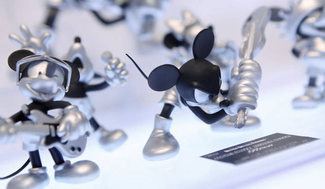 <strong>MEDICOM TOY</strong> © Disney