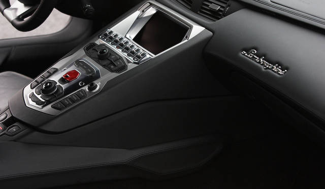 <strong>Lamborghini Aventador LP 700-4</strong>