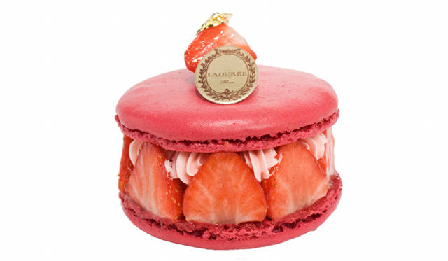 <strong>LADURÉE</strong> 665_Butterfly Poppy petal mousseline cream and yuzu, enveloped in a strawberry macaron with a perfect balance of rich sweetness and acidity from Mara des Bois strawberries. "Le Butterfly" ¥890