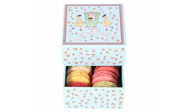 <strong>LADURÉE</strong> Limited edition macaron box "En Voyage" (8 pieces) ¥2,940