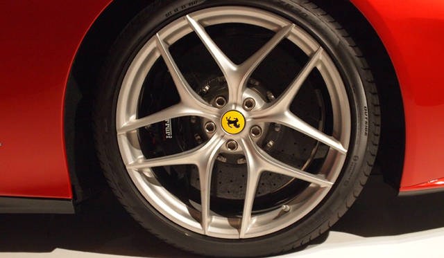 <strong>Ferrari F12berlinetta</strong>