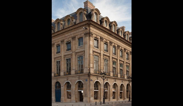 <strong>LOUIS VUITTON│LOUIS VUITTON</strong> The location of this boutique is just a stone's throw from where the House's founder, Louis Vuitton, first opened his shop in 1854. It's a must-visit destination for any trip to Paris.<br />©LOUIS VUITTON