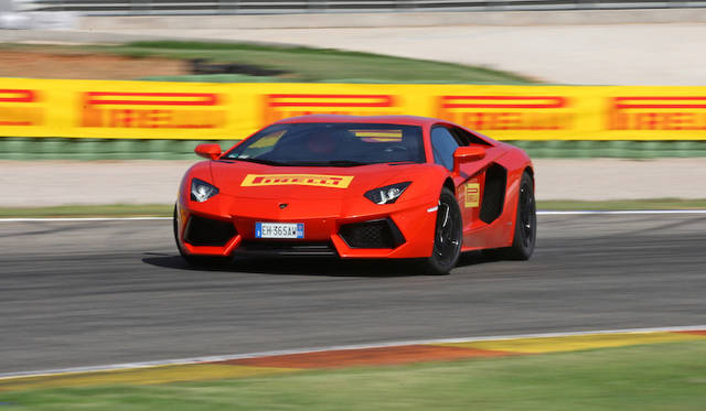 <strong>Lamborghini Aventador LP700-4｜ランボルギーニ アヴェンタドール LP700-4</strong><br />ピレリPゼロをはく、ランボルギーニのフラッグシップ