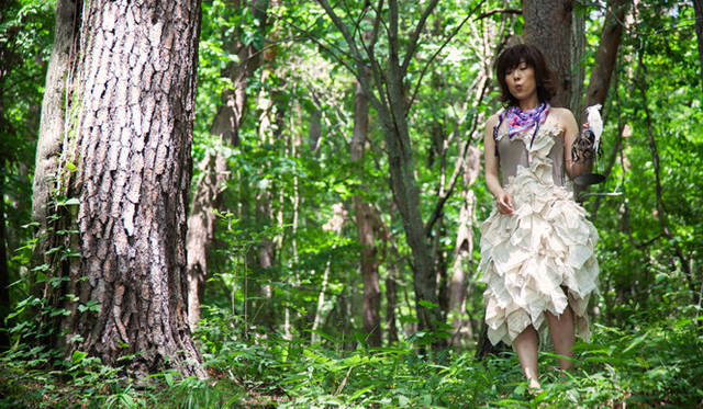 After lunch, a surprise guest, whistling musician Kimiko Bunyama, appeared, performing Minnie Riperton's "Lovin' You." The melody, set against the beauty of the forest, captivated everyone present.