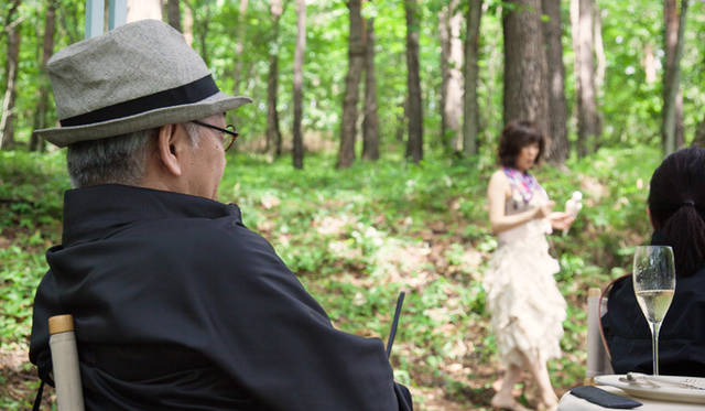 Ryuichi Sakamoto enjoys the music in the forest. Kimiko Bunyama, the whistling musician, delivered a performance so superb it was easy to believe she had won international whistling competitions.