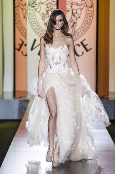 <strong>ATELIER VERSACE｜アトリエ ヴェルサーチ</strong>　2012年秋冬オートクチュールコレクション　© The Ritz Paris