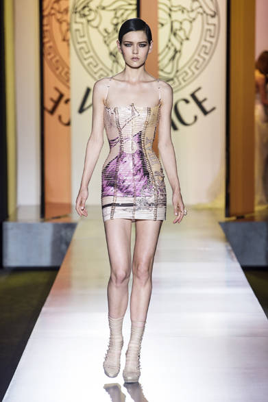 <strong>ATELIER VERSACE｜アトリエ ヴェルサーチ</strong>　2012年秋冬オートクチュールコレクション　© The Ritz Paris