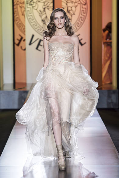 <strong>ATELIER VERSACE｜アトリエ ヴェルサーチ</strong>　2012年秋冬オートクチュールコレクション　© The Ritz Paris