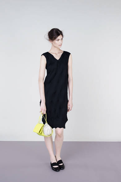 　2013年春夏プレコレクション　© 2012 ISSEY MIYAKE INC.