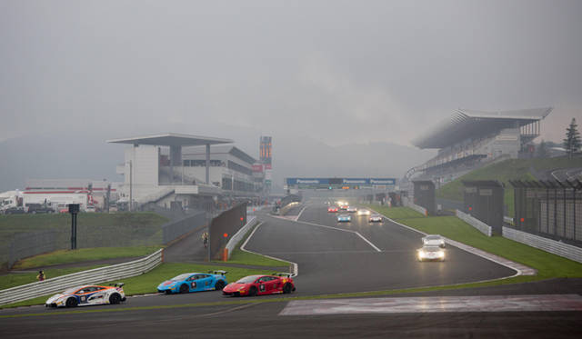 <strong>Lamborghini Blancpain Super Trofeo｜ランボルギーニ・ブランパン・スーパートロフェオ</strong><br />欧州での成功につづき今年から開催された「ブランパン・スーパートロフェオ・アジアシリーズ」。7月14日～15日に富士スピードウェイで第2戦が開催された。