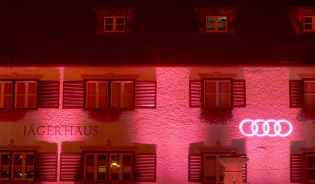 <strong>Audi</strong> – The party venue, held after the opera, was beautifully illuminated in red