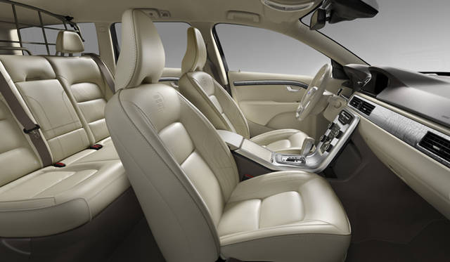 <strong>VOLVO XC70 Ocean Race Edition｜ボルボ XC70 オーシャンレース・エディション</strong>