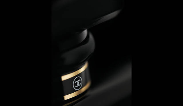 <strong> CHANEL｜シャネル</strong>　ココ ヌワール オードゥ パルファム　1万3230円（50mL）、1万9425円（100mL）　　2012年9月14日(金)発売　©CHANEL 2012