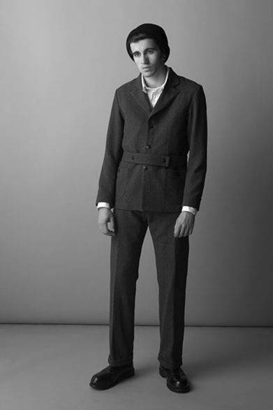 <strong>FILL THE BILL｜フィル ザ ビル</strong>　2012-13年秋冬コレクション　WOOL JACKET 4万7250円、STANDARD DRESS SHIRTS 1万8900円、WOOL TROUSER 3万2550円
