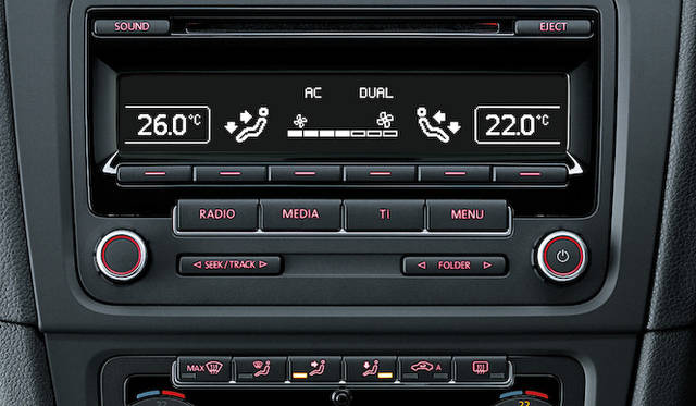 <strong>Volkswagen Golf TSI Comfortline Meister Edition｜<br />フォルクスワーゲン ゴルフ TSIコンフォートライン マイスターエディション</strong><br />2ゾーンフルオート エアコンディショナー