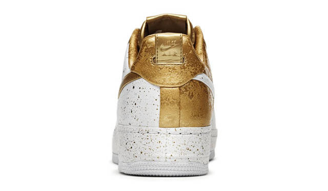 <strong>NIKE SPORTSWEAR｜ナイキ スポーツウェア</strong>　「NIKE AIR FORCE 1」30周年記念モデル「NIKE AIR FORCE 1 LOW SUPREME」