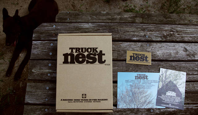 <strong>BOOK｜『TRUCK NEST』</strong>　『TRUCK NEST』は、新生「TRUCK」をつくり上げた9年間の道のりを記した、400ページの記録だ