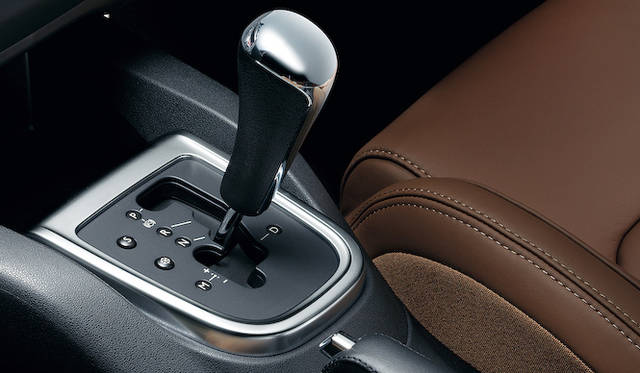 <strong>Citroen DS4｜シトロエンDS4</strong><br />アイシンAWと共同開発した6段オートマチックトランスミッション。マニュアルシフト用のゲートをもつ。