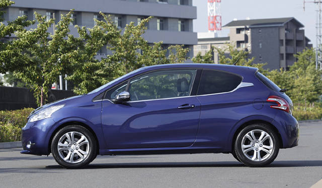 <strong>Peugeot 208｜プジョー 208</strong>