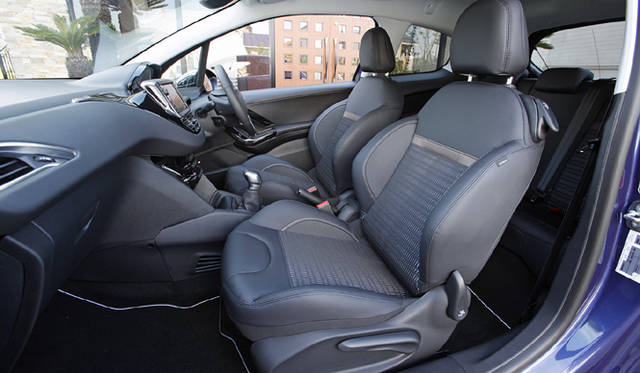 <strong>Peugeot 208｜プジョー 208</strong>