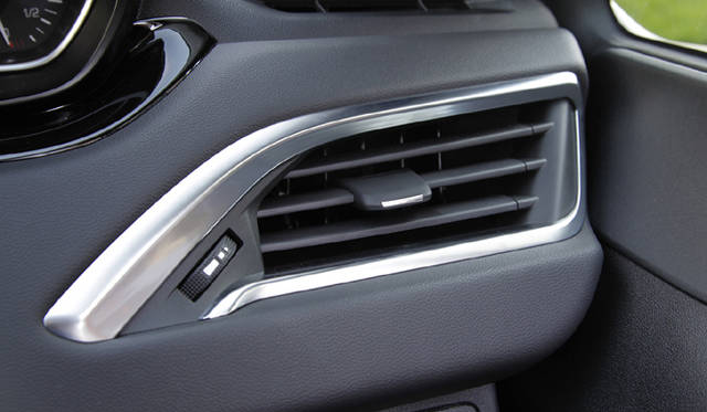 <strong>Peugeot 208｜プジョー 208</strong>