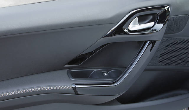<strong>Peugeot 208｜プジョー 208</strong>