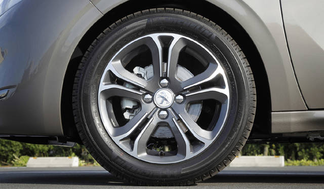 <strong>Peugeot 208｜プジョー 208</strong>