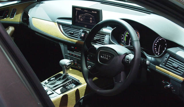 <strong>Audi A6 hybrid｜アウディ A6 ハイブリッド</strong>