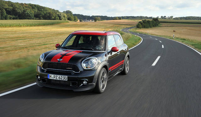 <strong>MINI John Cooper Works Crossover</strong>