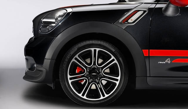 <strong>MINI John Cooper Works Crossover</strong>