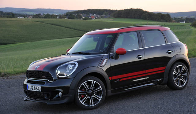 <strong>MINI John Cooper Works Crossover</strong>