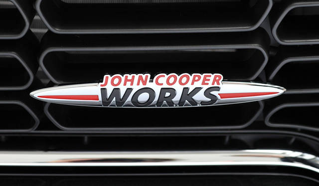 <strong>MINI John Cooper Works Crossover</strong>