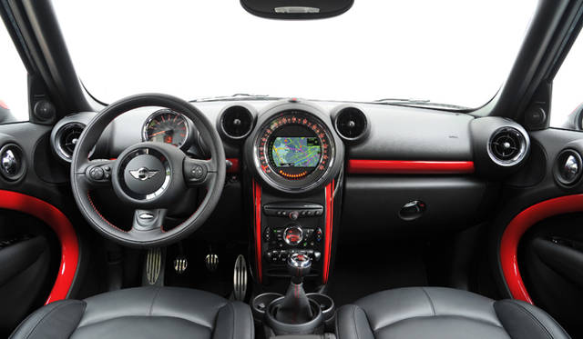 <strong>MINI John Cooper Works Crossover</strong>