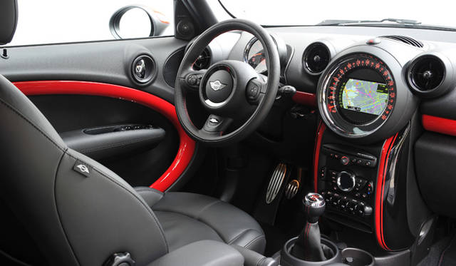<strong>MINI John Cooper Works Crossover</strong>