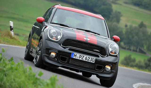 <strong>MINI John Cooper Works Crossover</strong>