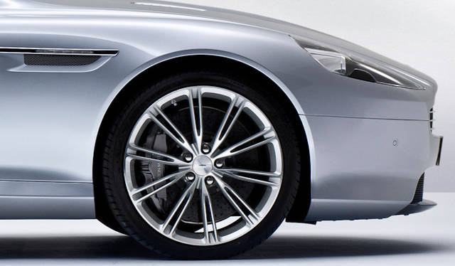 <strong>Aston Martin DB9｜アストンマーティン DB9</strong>