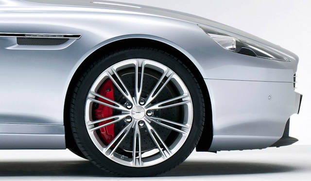 <strong>Aston Martin DB9｜アストンマーティン DB9</strong>
